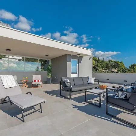 Villa Kuk With Heated Pool Makarska