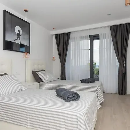 Kuk With Heated Pool Villa