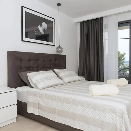Kuk With Heated Pool Vila Makarska