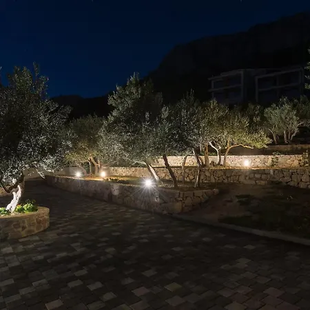 Villa Kuk With Heated Pool Makarska