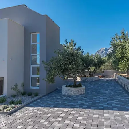 Kuk With Heated Pool * Makarska
