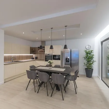 Kuk With Heated Pool Villa
