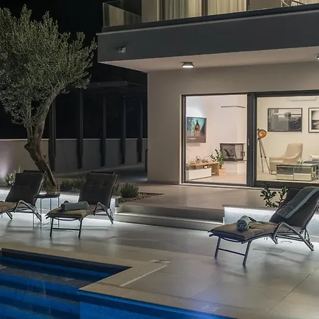 Vila Kuk With Heated Pool
