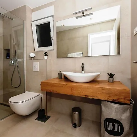 Kuk With Heated Pool Villa