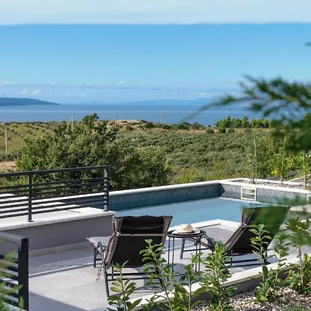 Villa Kuk With Heated Pool